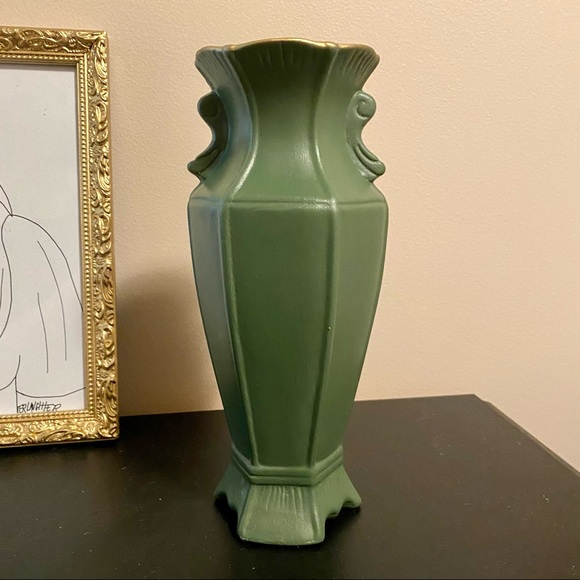Small Vintage Decor Vase - Picture 5 of 5
